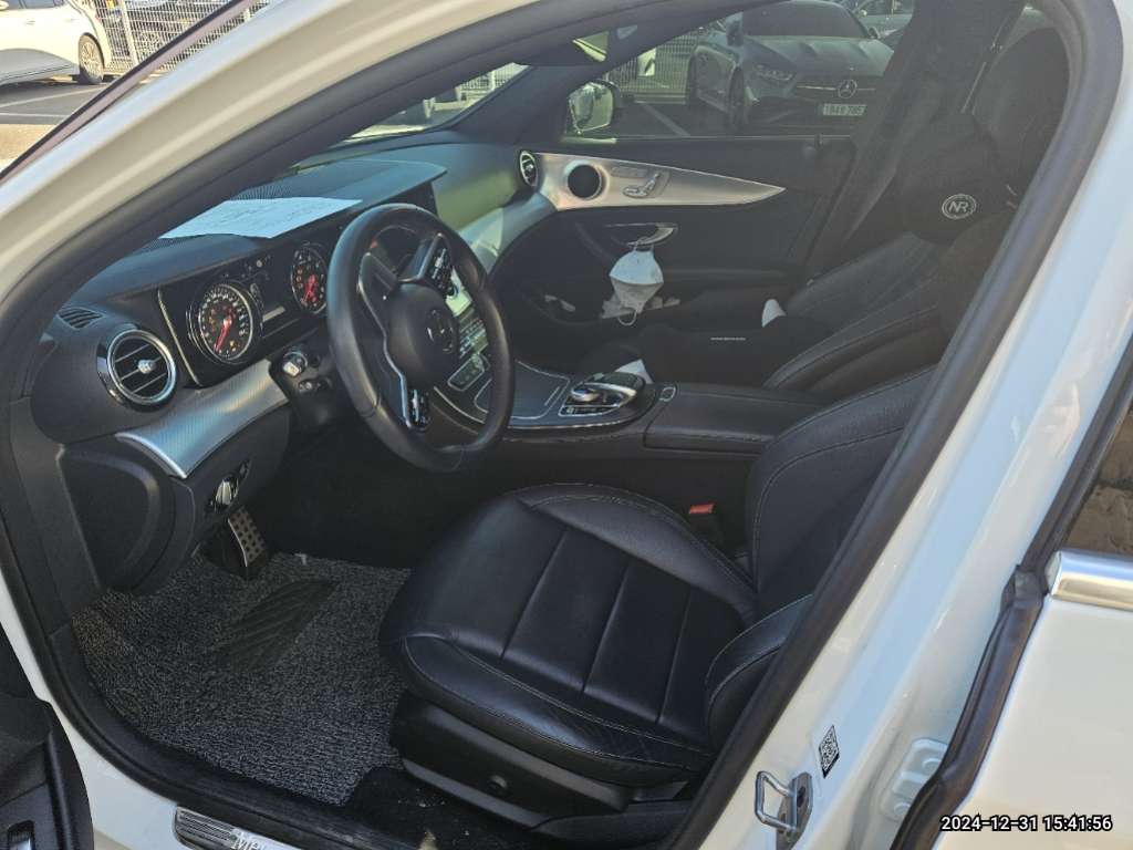 2020 Mercedes-Benz E 250, photograph 2