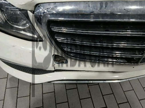 2019 Mercedes-Benz E300 4Matic, photograph 2