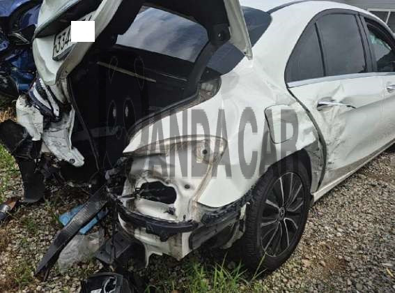 2019 Mercedes-Benz Benz C 200, photograph 3