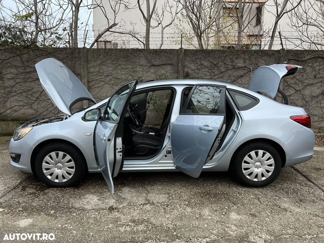 2018 Opel Astra 1.6 CDTI Start/Stop Cosmo, photograph 4