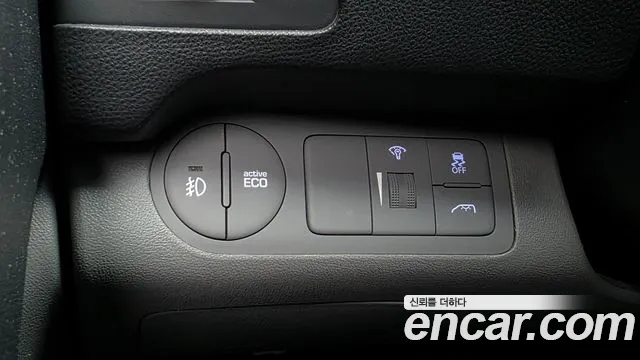 Hyundai Starex 11-Seater Wagon — photo 1 of 31