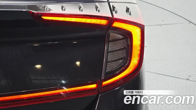 Hyundai Sonata 2.0 — photo 1 of 30
