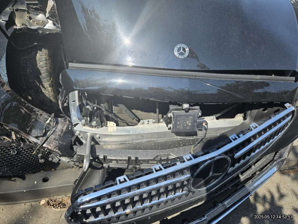 2022 Mercedes-Benz E350 4MATIC, photograph 2