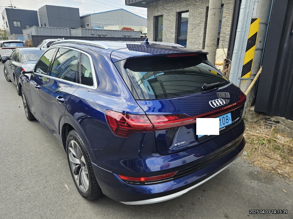2021 Audi etron 55 quattro, photograph 1