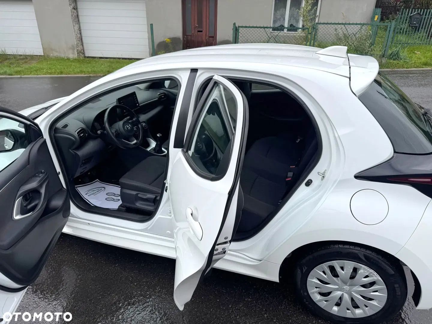 2023 Toyota Yaris 1.0 Active, photograph 9
