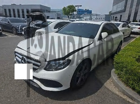 2017 Mercedes-Benz E220 d, photograph 2