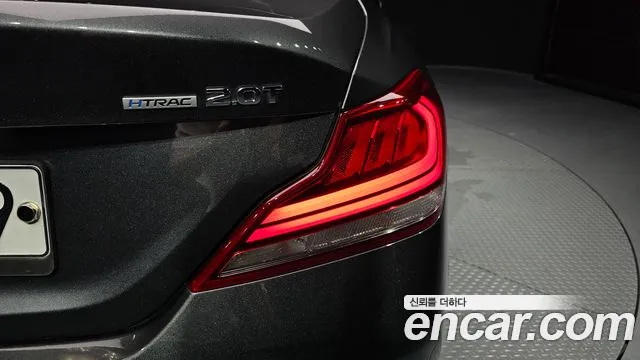 Genesis G70 2.0T AWD — photo 1 of 35