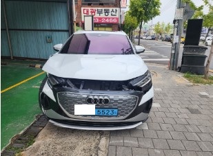2022 Audi Q4 etron 40, photograph 1
