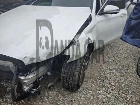 2019 Mercedes-Benz E300, photograph 2