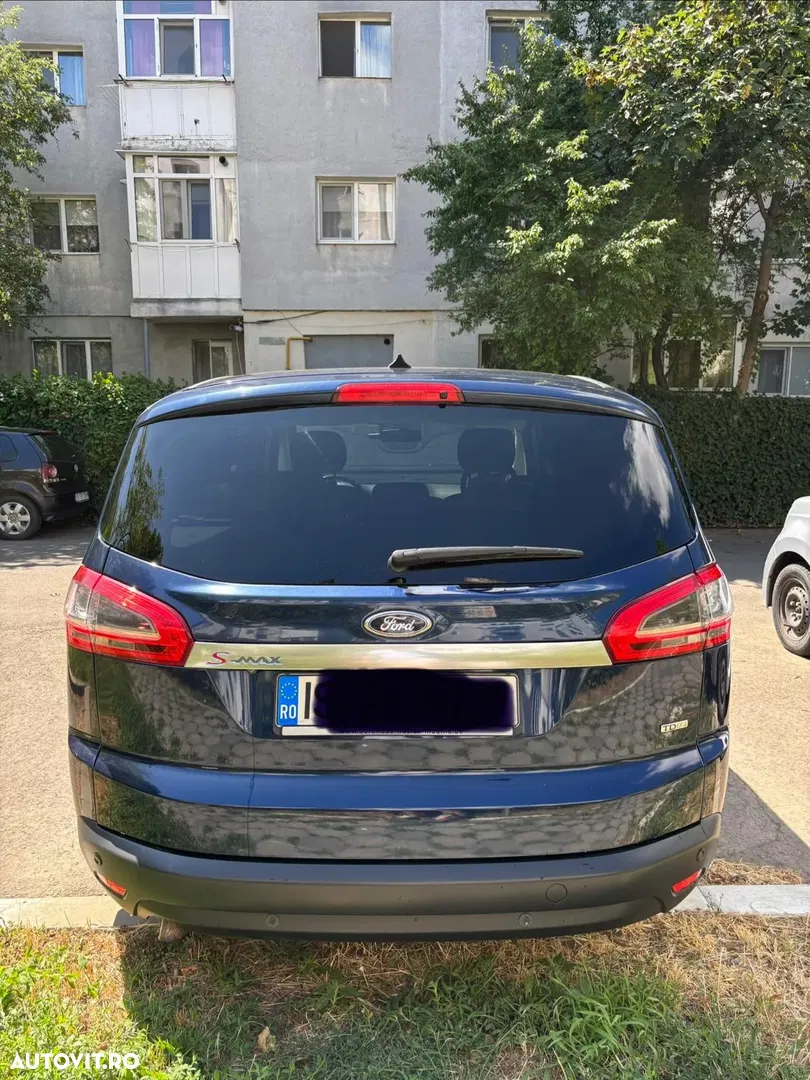 2010 Ford S-Max 2.0 TDCi DPF Ambiente, photograph 3