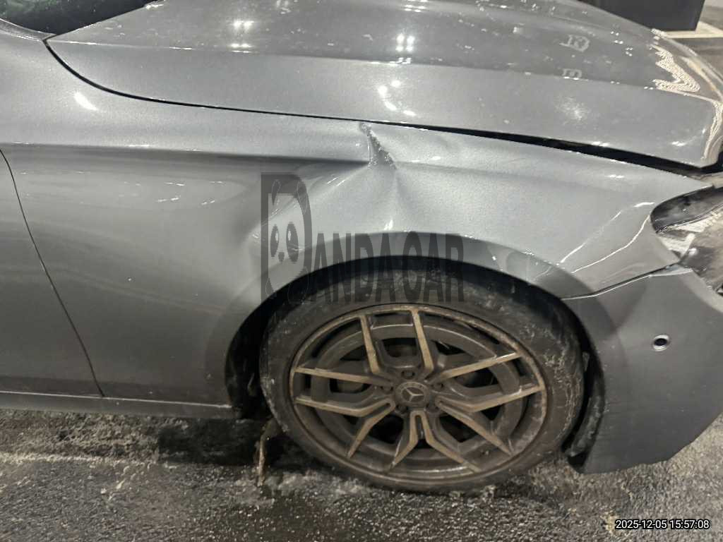 2023 Mercedes-Benz E220, photograph 2