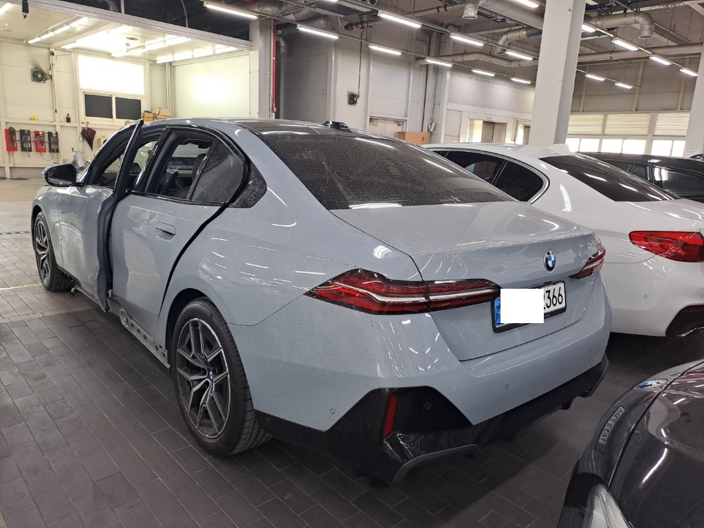 2024 BMW 523d, photograph 3
