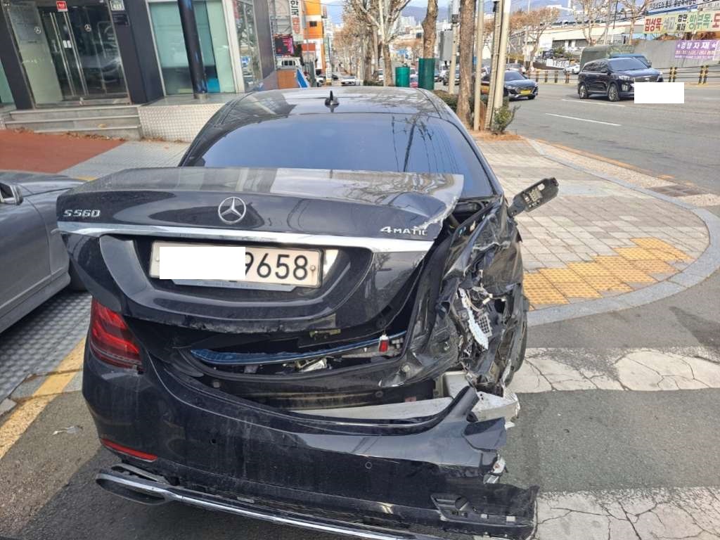 2020 Mercedes-Benz S 560 4MATIC, photograph 3