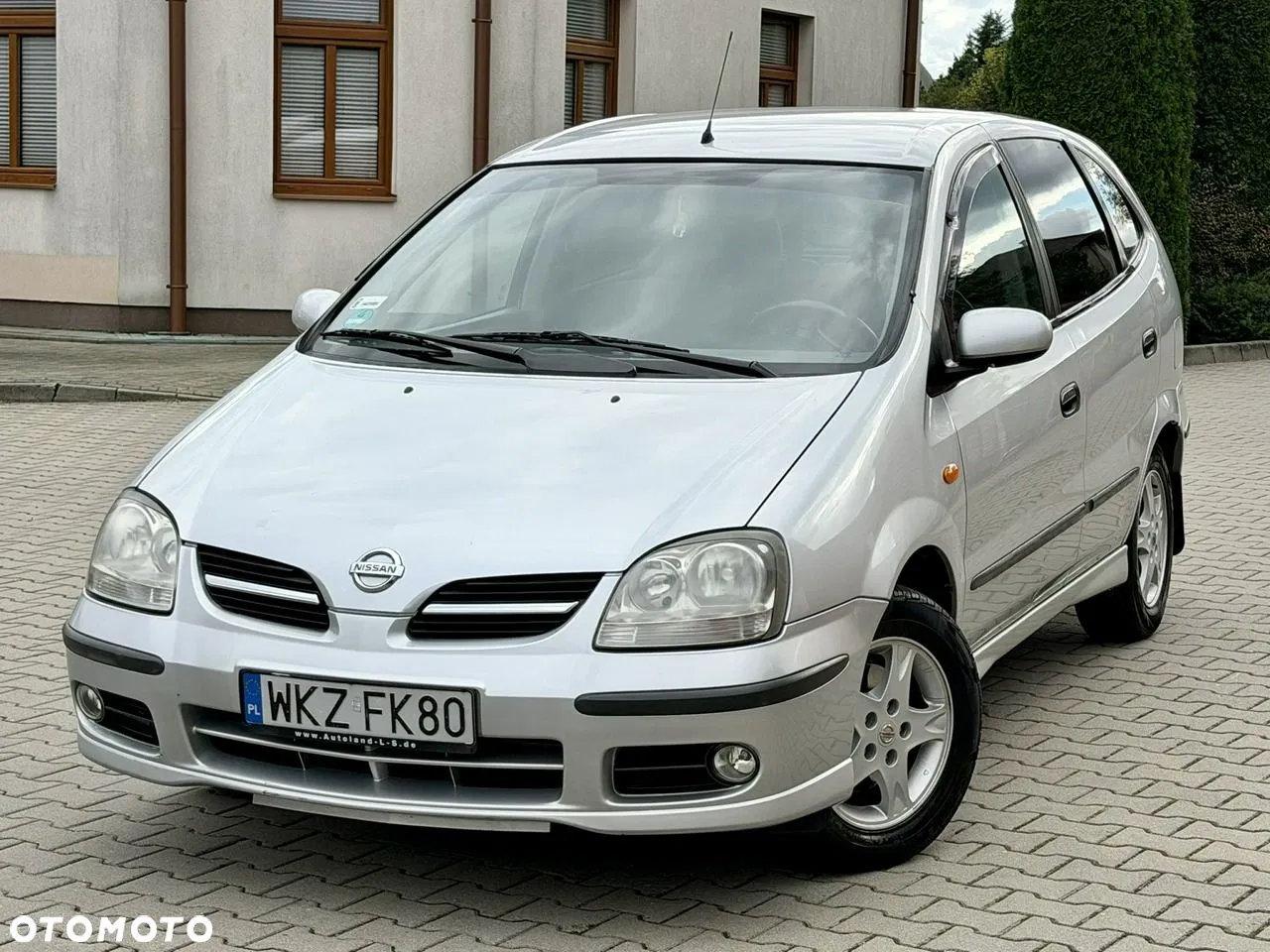 Nissan Almera Tino tekna PLUS — photo 1 of 18