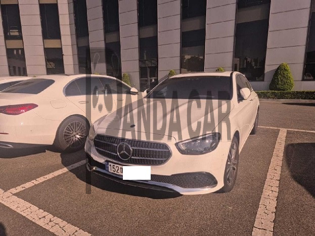 2022 Mercedes-Benz E350 4MATIC, photograph 4