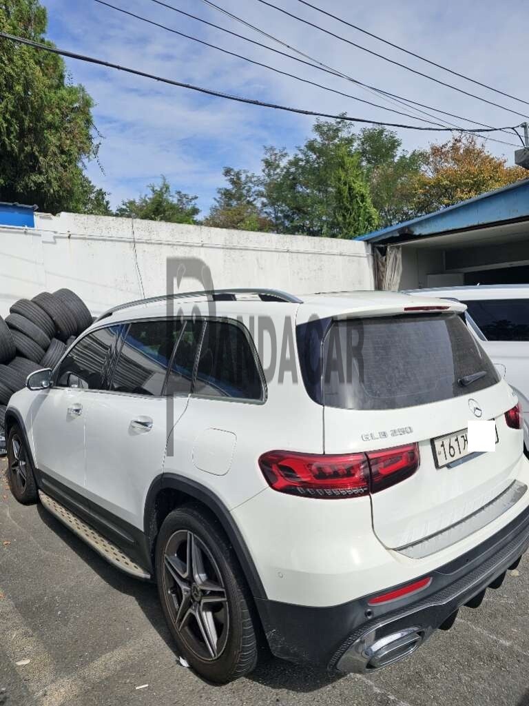 2020 Mercedes-Benz GLB250 4MATIC, photograph 2