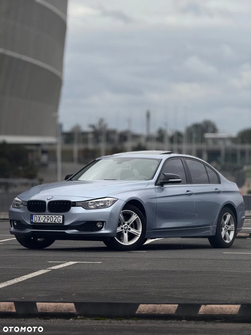 2014 BMW Seria 3, photograph 3