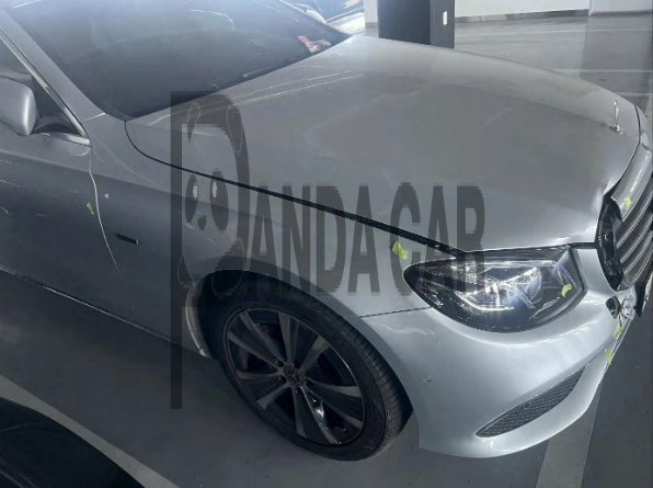 2020 Mercedes-Benz E300 e 4MATIC, photograph 1