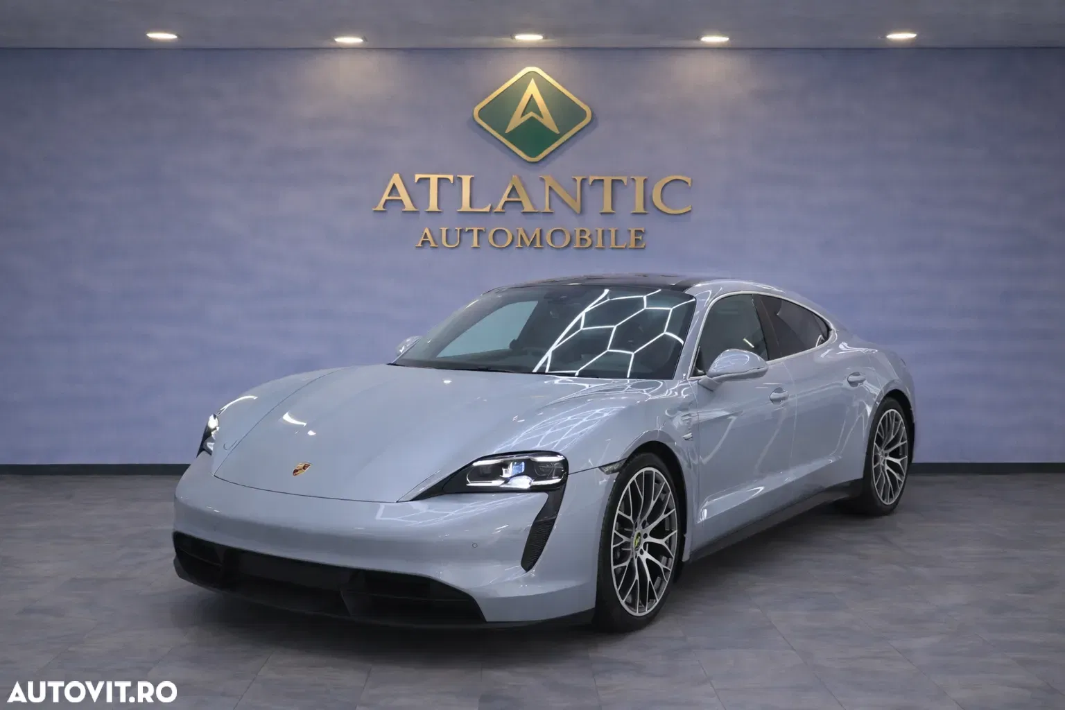 Porsche Taycan — photo 1 of 13