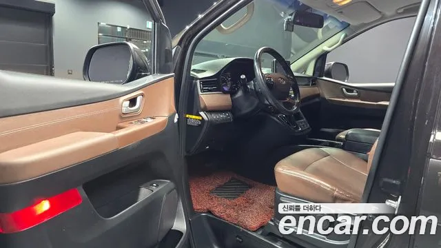 2018 Hyundai Starex Urban 9-Seater, photograph 1