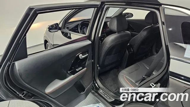 Kia Niro 1.6 HEV — photo 1 of 39
