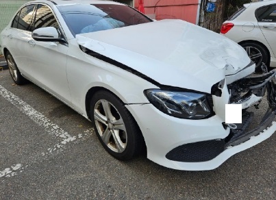 2017 Mercedes-Benz E220 d 4Matic, photograph 2