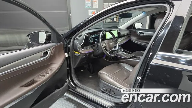 Hyundai Grandeur 2.5 — photo 1 of 20
