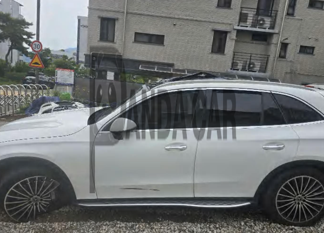 2023 Mercedes-Benz GLC300 4MATIC, photograph 4