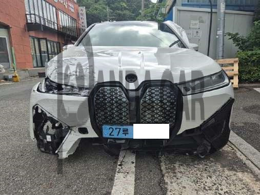 2025 BMW iX xDrive50, photograph 1