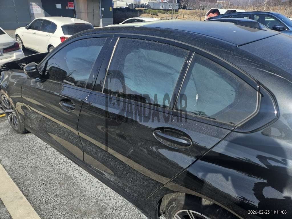 2025 BMW 320i, photograph 4