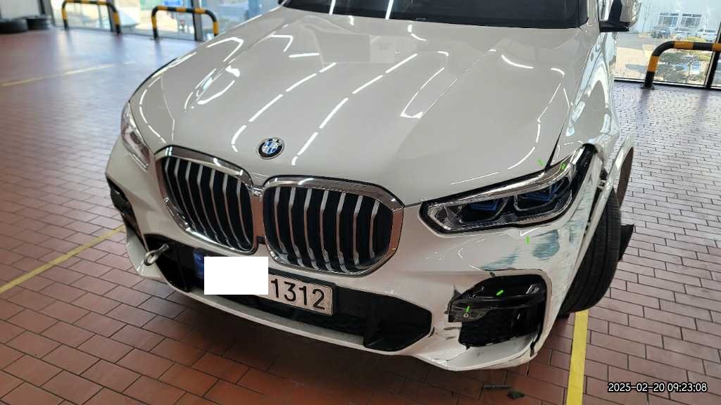 2022 BMW X5 xDrive40i, photograph 1