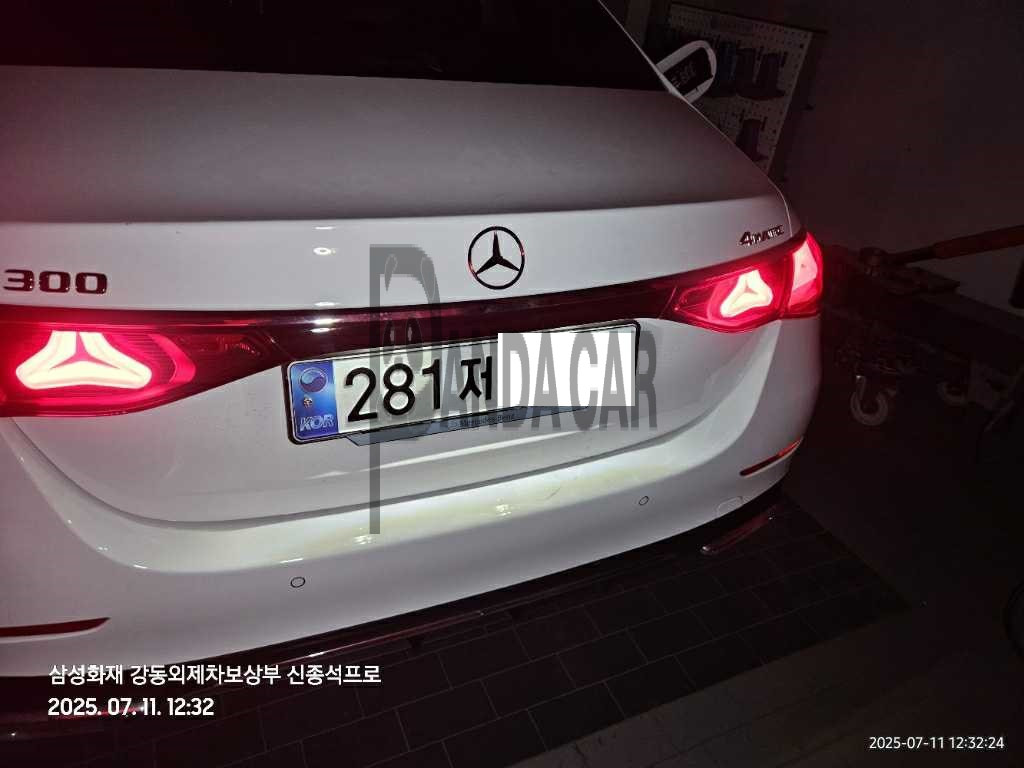 2025 Mercedes-Benz E 300 4MATIC, photograph 1