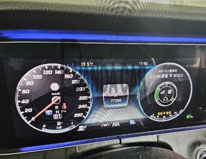 2020 Mercedes-Benz E 300, photograph 3
