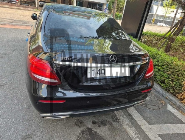 2017 Mercedes-Benz E300 4Matic, photograph 2