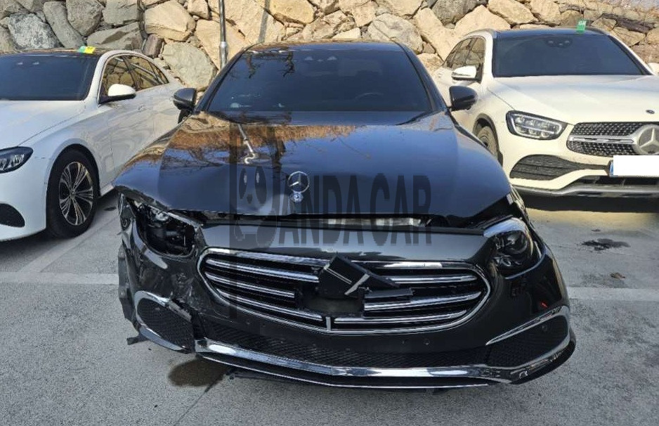 2021 Mercedes-Benz E300 e 4MATIC, photograph 5