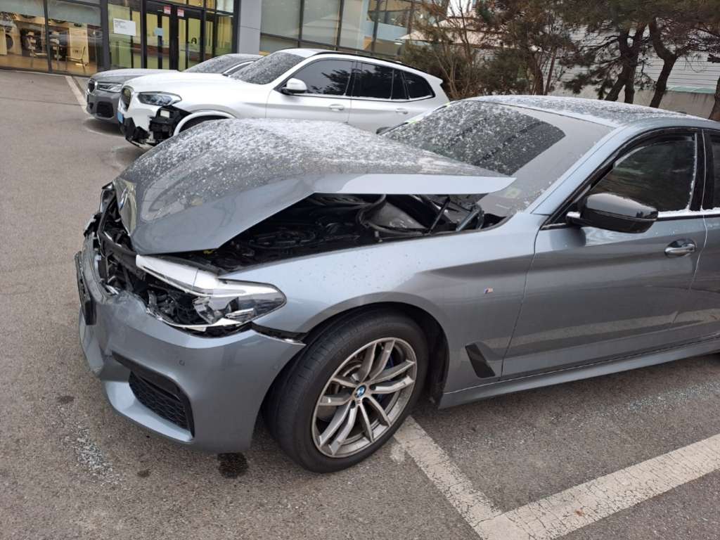 2017 BMW 530i xDrive, photograph 2