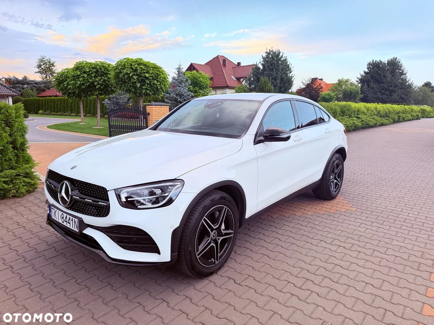 2020 Mercedes-Benz GLC, photograph 2