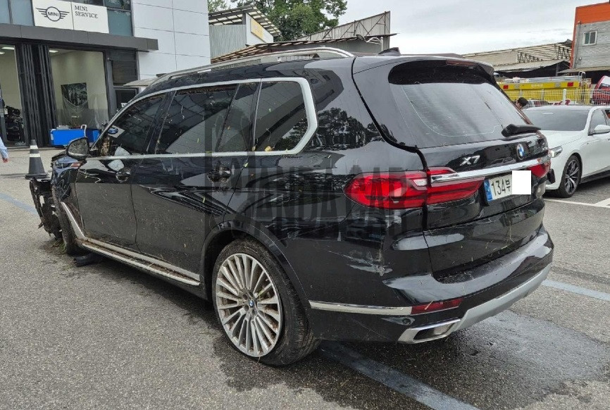 2022 BMW X7 xDrive40d, photograph 3