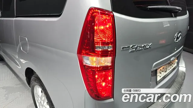 2020 Hyundai Starex Van 5-Seater, photograph 1