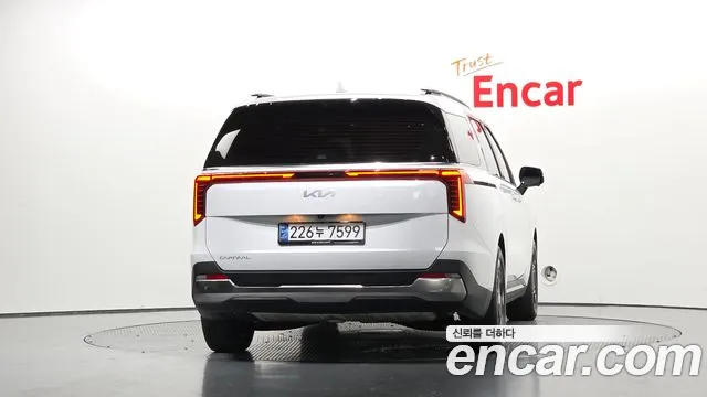 Kia Canival Diesel 9-Seater Noblesse — photo 1 of 32