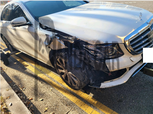2020 Mercedes-Benz E 300 4MATIC, photograph 2