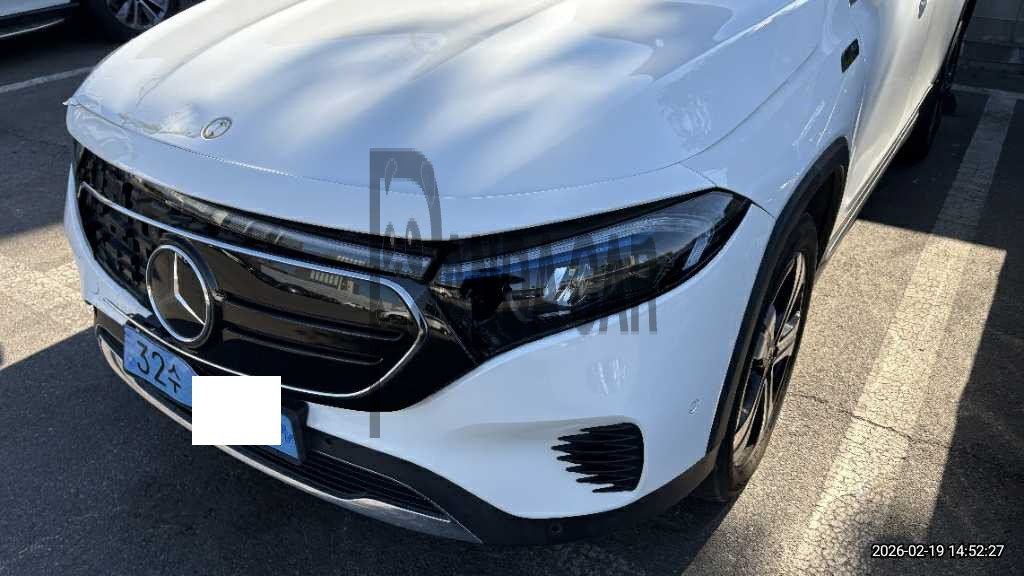 2023 Mercedes-Benz EQB300 4MATIC, photograph 4