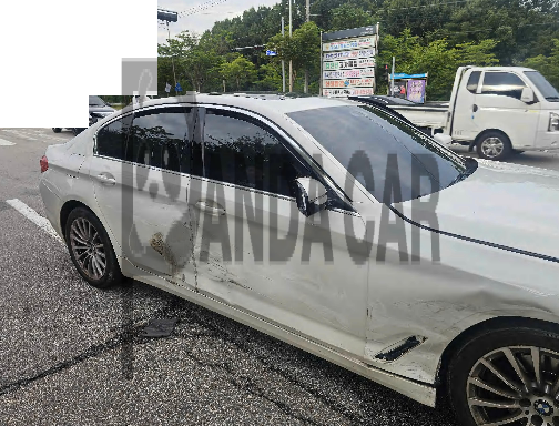 2020 BMW 520i Luxury, photograph 1