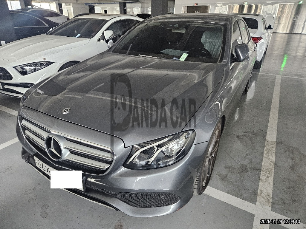2019 Mercedes-Benz E300, photograph 4