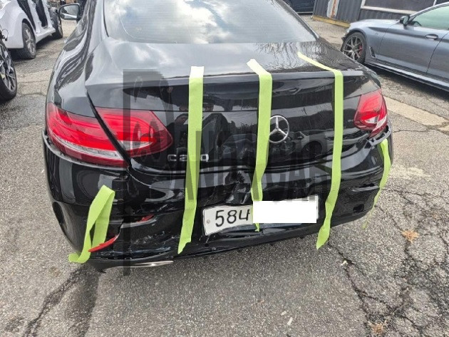 2017 Mercedes-Benz C200 Coupe, photograph 2