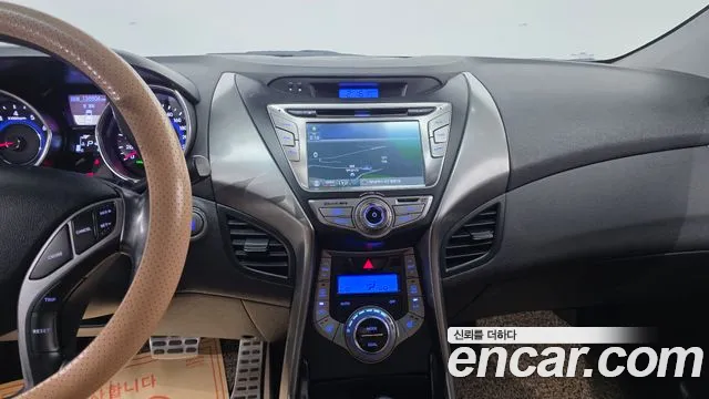 Hyundai AVANTE 2.0 GDi Premium — photo 1 of 30