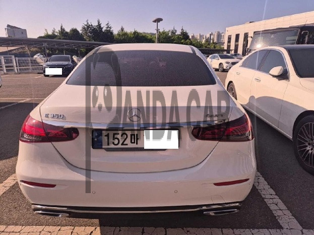 2022 Mercedes-Benz E350 4MATIC, photograph 2