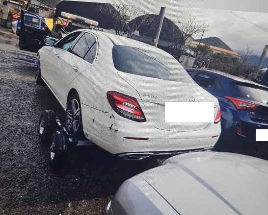 2019 Mercedes-Benz E300, photograph 2