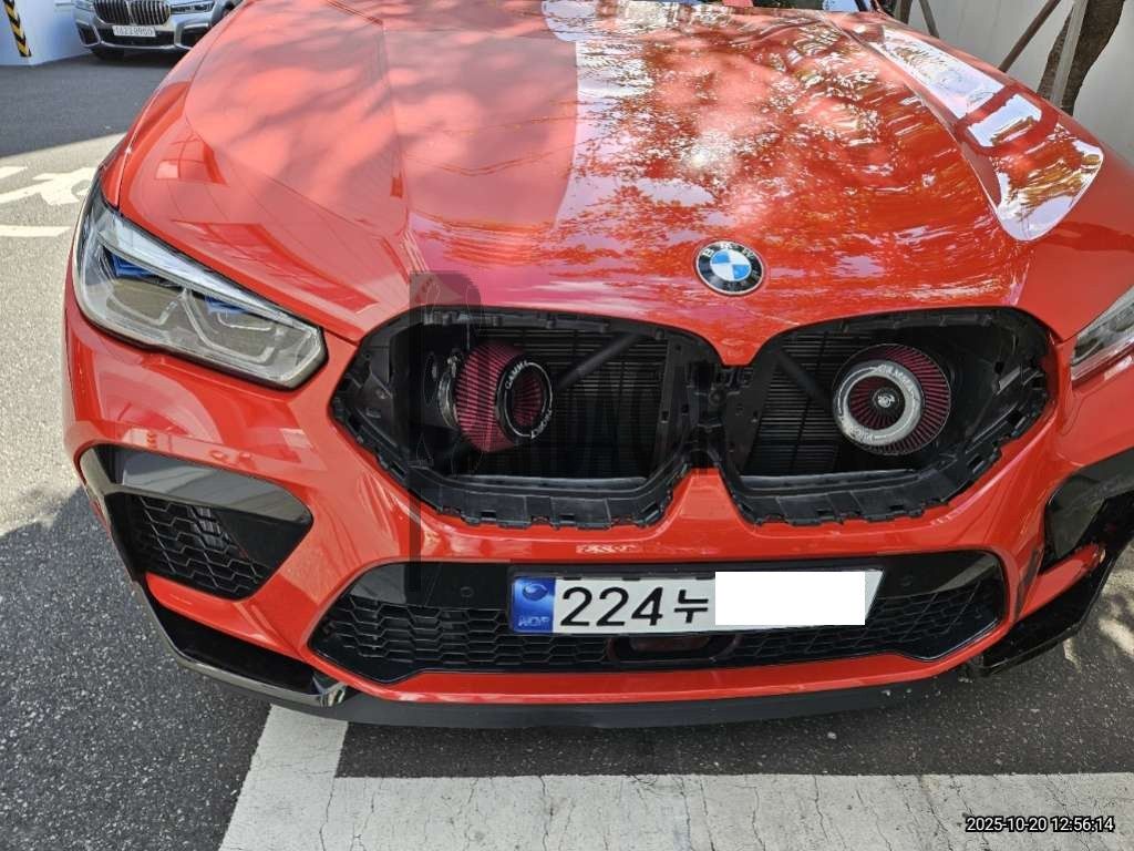 2021 BMW X6 M Competition, photograph 1