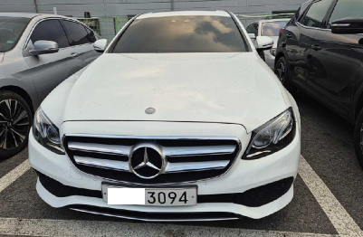 2017 Mercedes-Benz E220 d, photograph 1